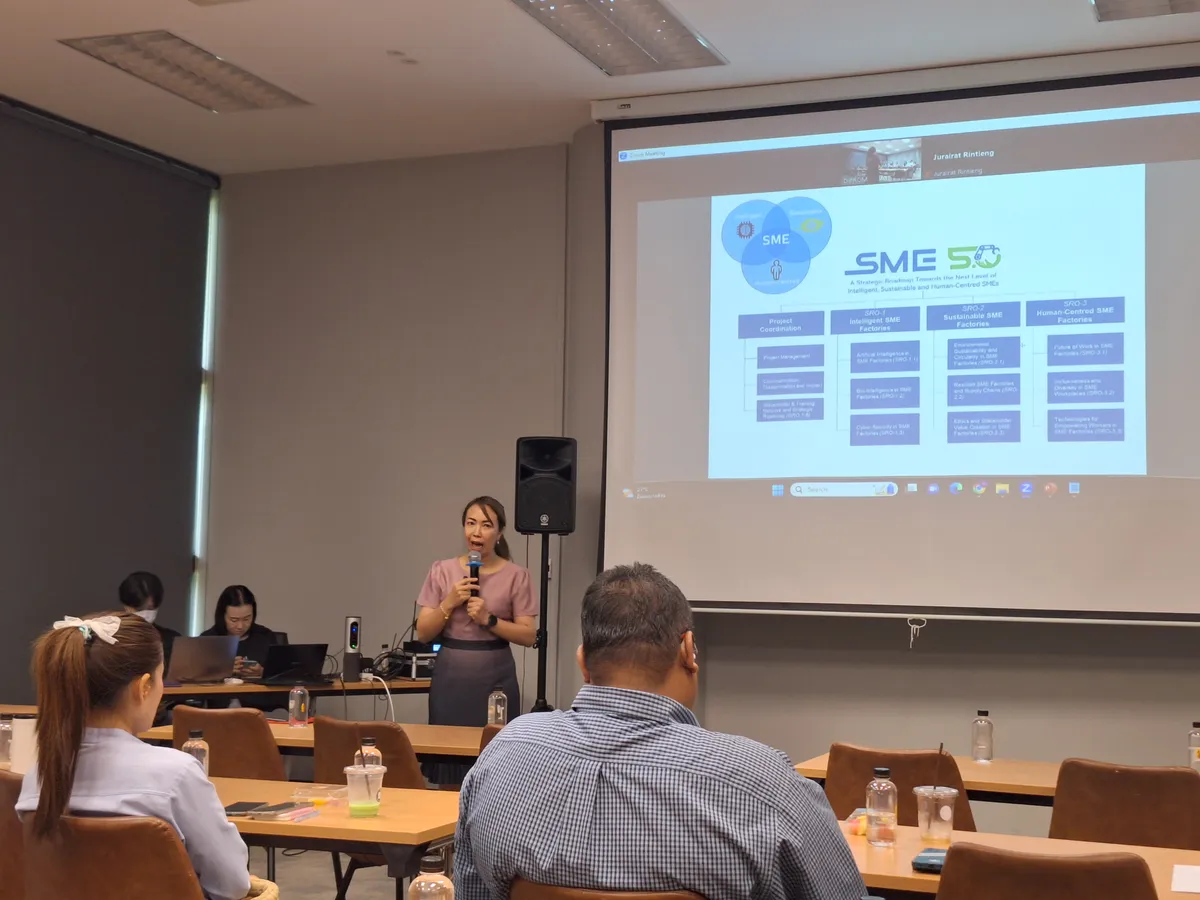 Dr.Yaibuathet gave SME5.0 keynote speech to Tha SMEs.