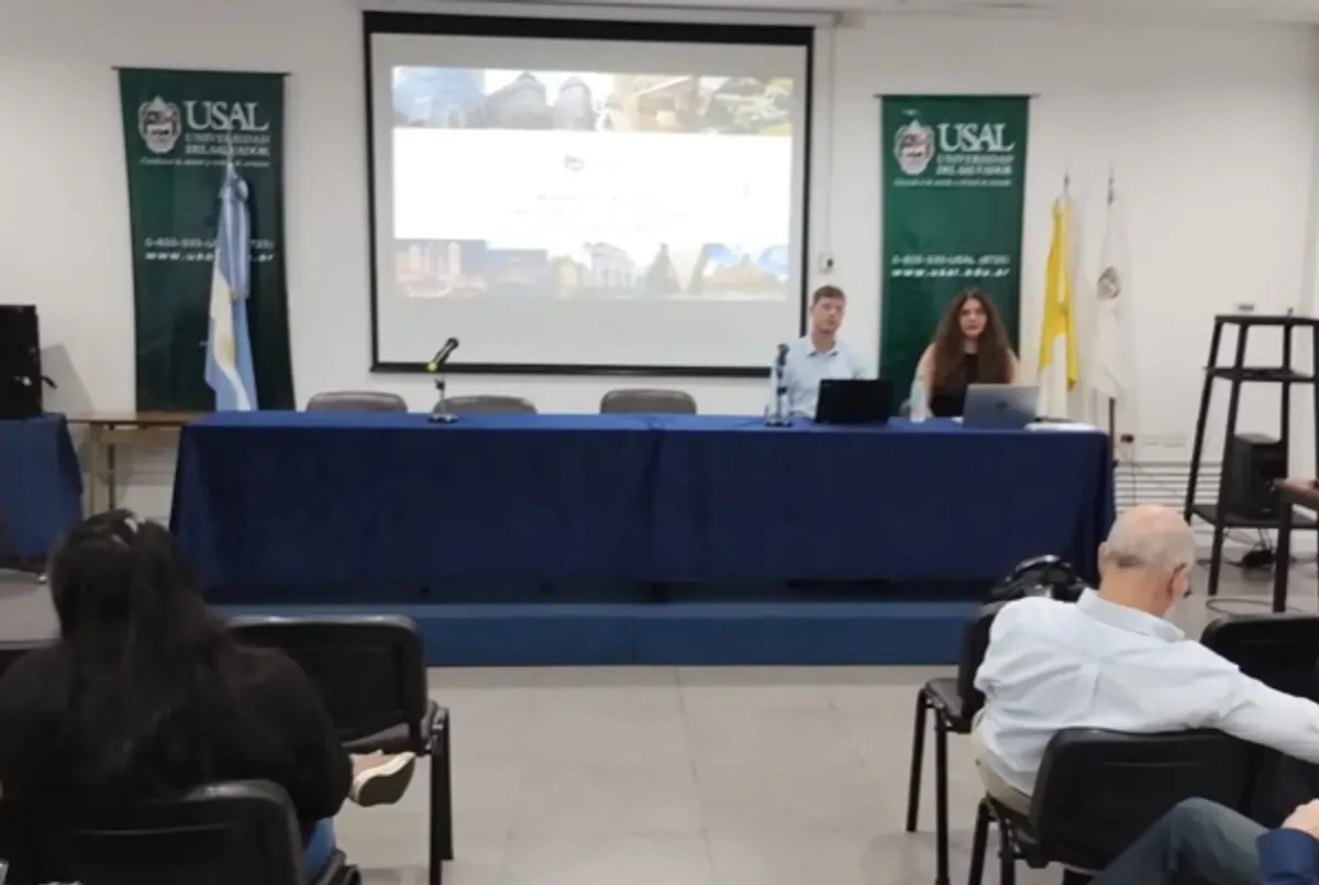 Lecture to master course working students in USAL