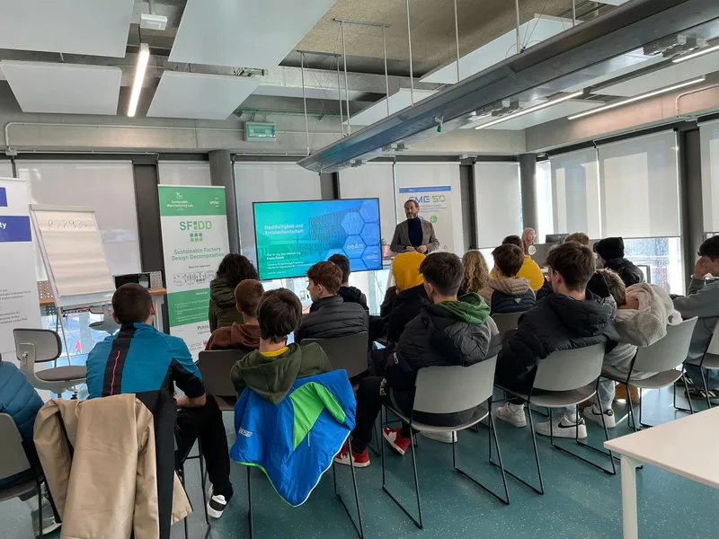 Additional image 1 for SME 5.0 presentation for TFO high school students